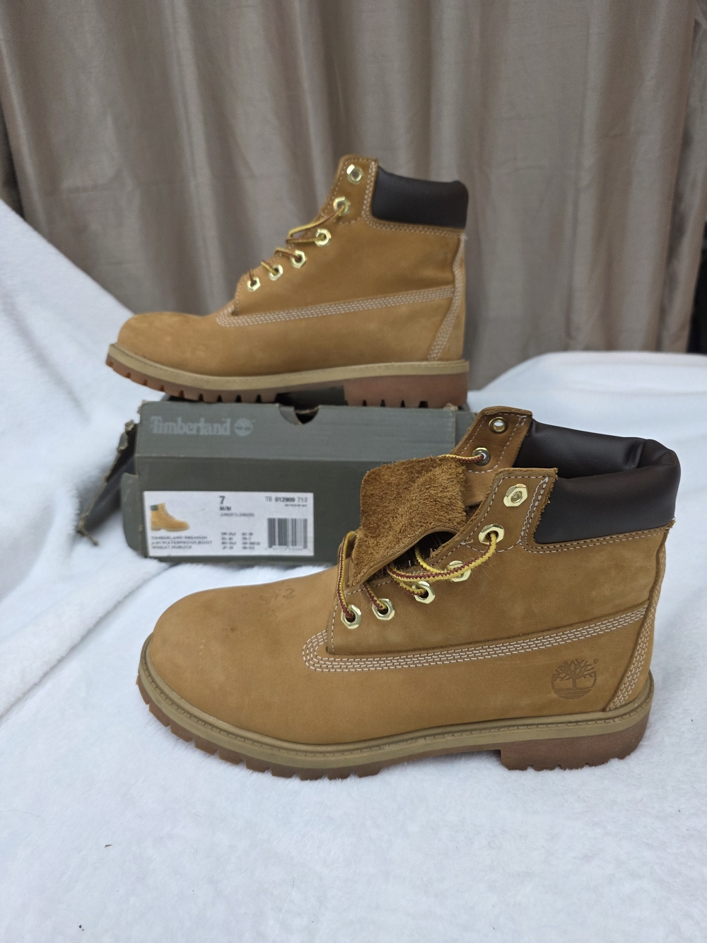 Timberland Juniors Wheat Nubuck 6-Inch Boots - Picture 2 of 12